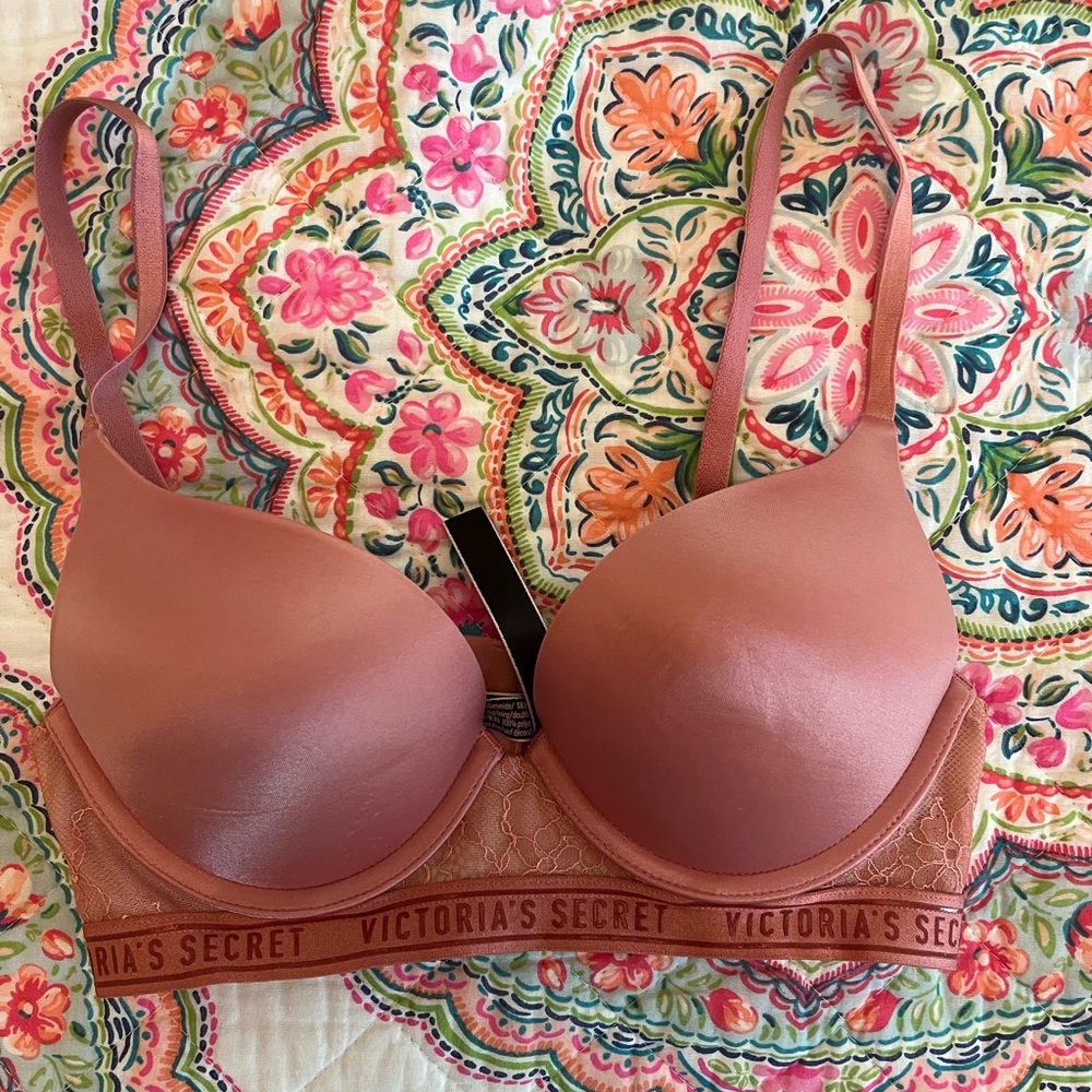 Victoria’s Secret bombshell push up bra